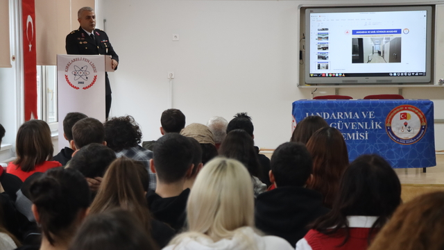 Kırklareli'nde öğrencilere Jandarma ve Sahil Güvenlik Akademisi tanıtıldı