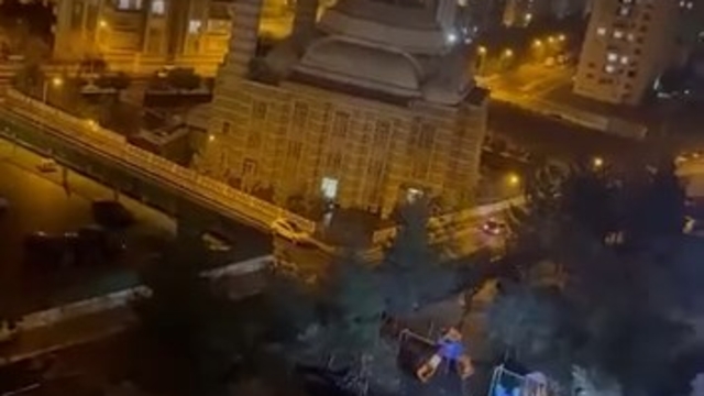 Cami hoparlöründen müzik açıp mahalleye dinlettiler