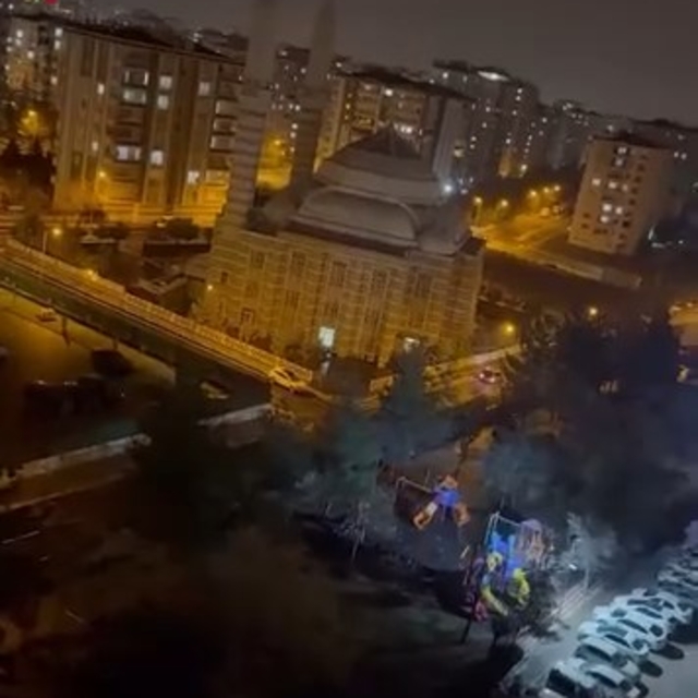 Cami hoparlöründen müzik açıp mahalleye dinlettiler