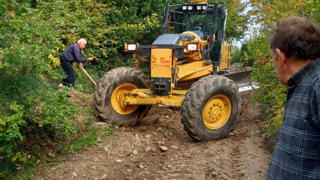 Sinop'ta imece usulüyle mezarlıklar temizlendi