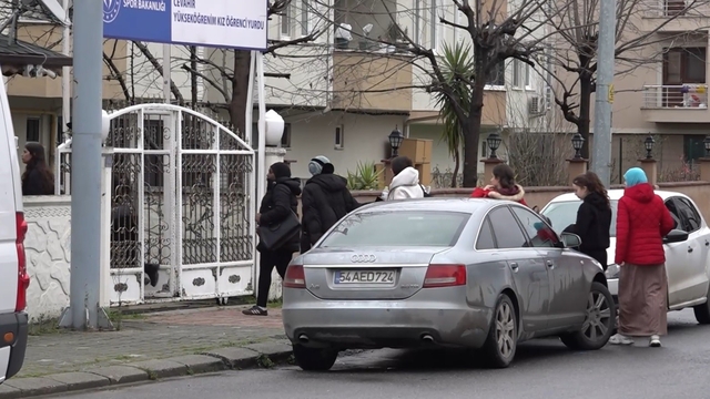 Sakarya'da kız yurdundaki patlamanın hasarı görüntülendi
Patlamanın ardından otellere yerleştirilen öğrenciler yurda dönüş yapmaya başladı