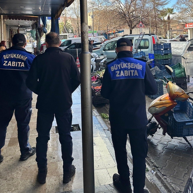 Manisa Büyükşehir'den Salihli'de kaldırım denetimi