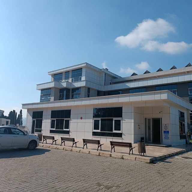 Evinin önünde uğradığı silahlı saldırıda öldü