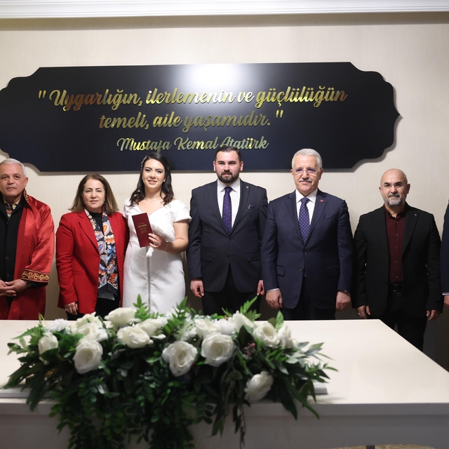 Aybay ve Yıldırım ailelerinin mutlu günü