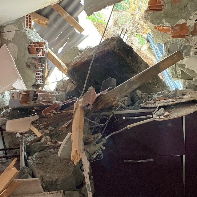 İstinat duvarı çökünce ortalık savaş alanına döndü
Facianın eşiğinden dönül...