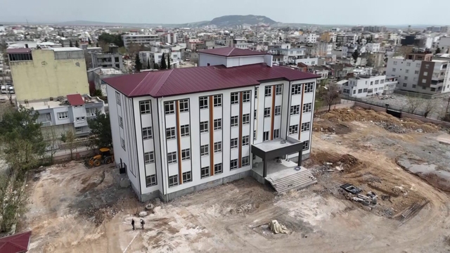Deprem sonrası Adıyaman'da eğitim altyapısı güçlendi
Yapılan yatırımlarla derslik sayısı deprem öncesine göre 624 artış gösterdi