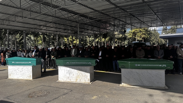 Mersin'de cipin çarpması sonucu ölen 3 yayanın cenazeleri toprağa verildi