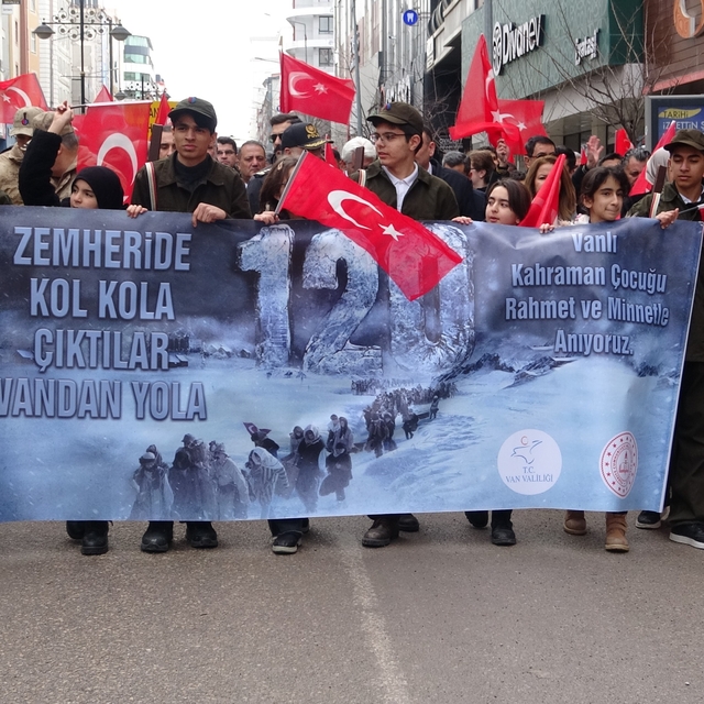 Van'da donarak şehit olan 120 kahraman çocuk unutulmadı