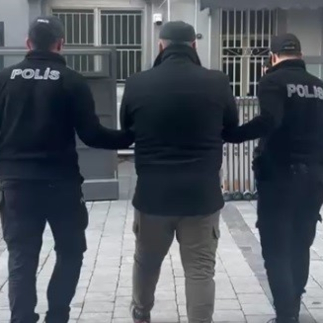 İzmir'de 12 yıl hapis cezasıyla aranan şahıs yakalandı