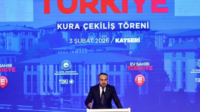 Bakan Yardımcısı Demiralp: "Ev Sahibi Türkiye sloganıyla Kayseri'de 7 bin 562 konutumuzun kura çekimini gerçekleştiriyoruz"
AK Parti Genel Başkanvekili Elitaş: "Özgür Özel şaka gibi bir adam"