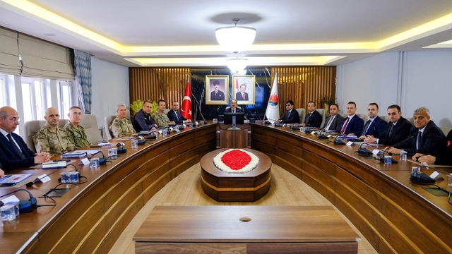 Şırnak'ta 2 suç çetesi çökertildi, 122 hükümlü yakalandı