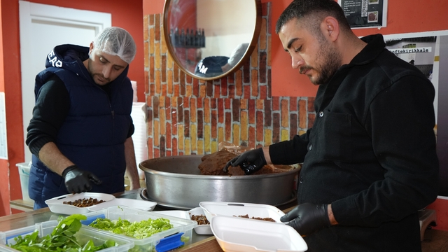 6 Şubat depremlerinde hayatları değişti: 15 saniye farkla kurtulan çiğköfteci kardeşlerin umut dolu yaşamı