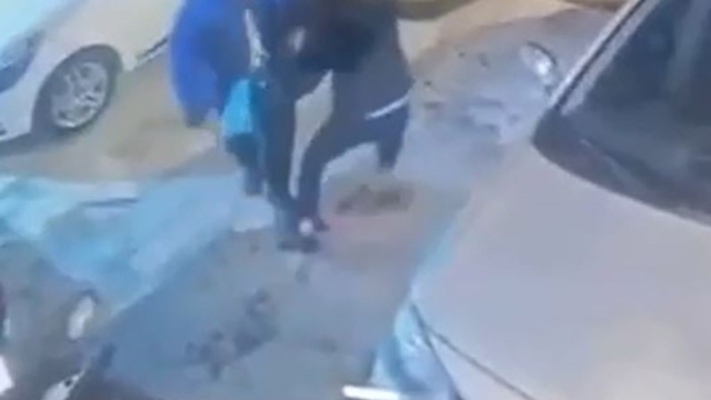 Genç kadının defalarca bıçaklanarak öldürüldüğü ortaya çıktı
Güvenlik kamerasına yansıyan görüntüler kan dondurdu