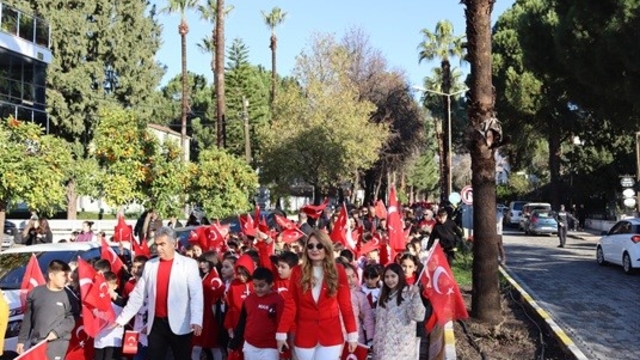 Köyceğiz'de Bayrak Yürüyüşü coşkuyla tamamlandı