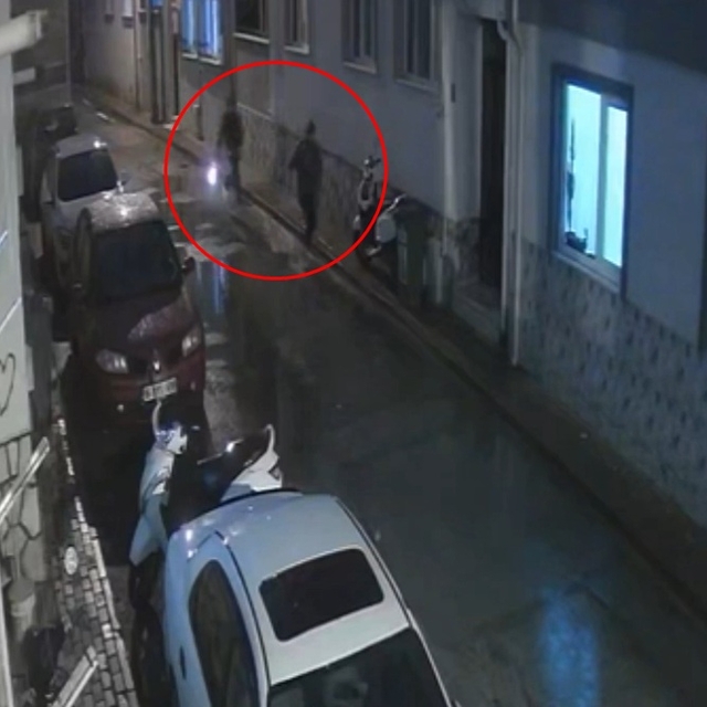 Bursa'da kurusıkı tabancayla rastgele ateş açan şüpheliler kamerada
