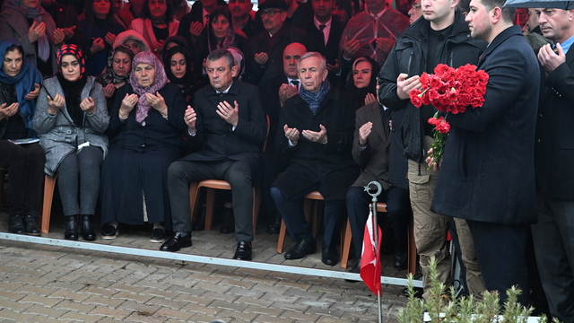 CHP Genel Başkanı Özel, Kahramanmaraş'ta ziyaretlerde bulundu