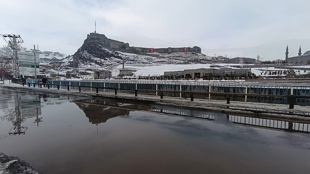 Kars'ta Şubat ayında karlar eriyor