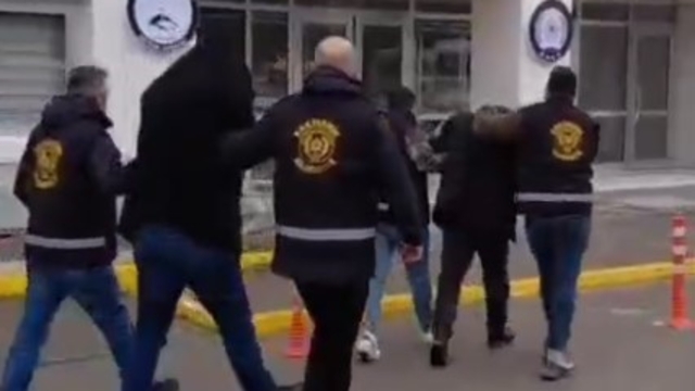 Akü firmasını sahte çek ile 6 milyon TL zarara uğratan dolandırıcılar yakalandı