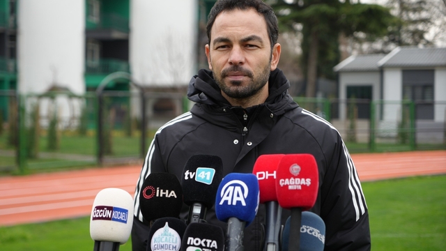 Selçuk İnan: "Hakemler adına utanç verici"
Kocaelispor Teknik Direktörü Selçuk İnan:
"Kupada devam etmek istiyoruz"
"Fırsat olursa ön tarafa takviye istiyoruz"