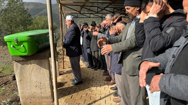 Hatay'da sobadan sızan gazdan zehirlenen baba ile kızı toprağa verildi