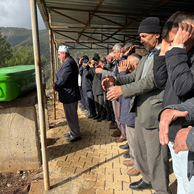 Hatay'da sobadan sızan gazdan zehirlenen baba ile kızı toprağa verildi