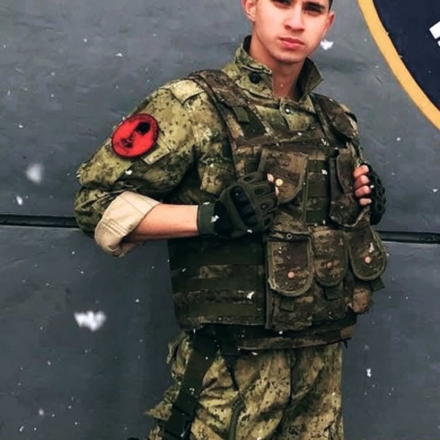 Genç astsubay kalbine yenik düştü