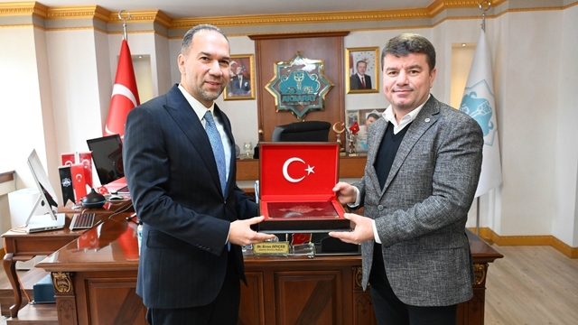 Niğde ve AKsaray arasında gönül köprüsü
Niğde Belediye Başkanı Emrah Özdemir Aksaray'da temaslarda bulundu