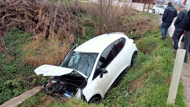 Tokat'ta menfeze düşen otomobildeki anne ve kızı yaralandı