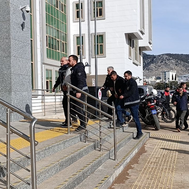 Köy kuşatıldı, katiller ile onlara yardım edenler yakalandı: 4 şüpheli adli...