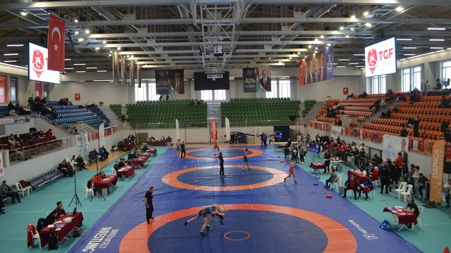 Kocaeli'de 17 Yaş Altı Türkiye Güreş Şampiyonası başladı