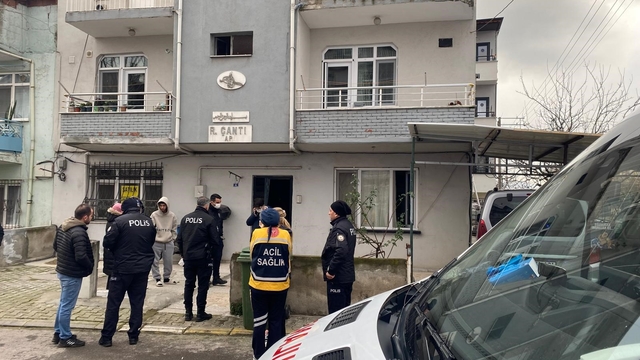 Komşuları ihbar etti, binadaki kötü koku ölümü ortaya çıkardı