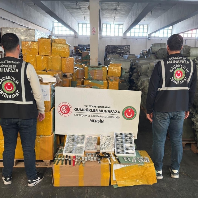 Mersin'de 1,5 milyar lira değerinde 116 bin kaçak kol saati ele geçirildi