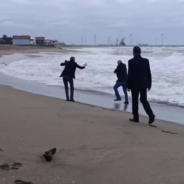 Telefonda başladı, sahilde bitti: Cinnet anlarında film gibi ikna operasyon...