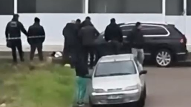 Müteahhit, tadilat yaptırdığı inşaat ustasını tabancayla yaraladı