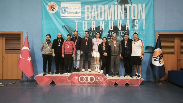 Niğdeli veteran badmintonculardan 14 madalya