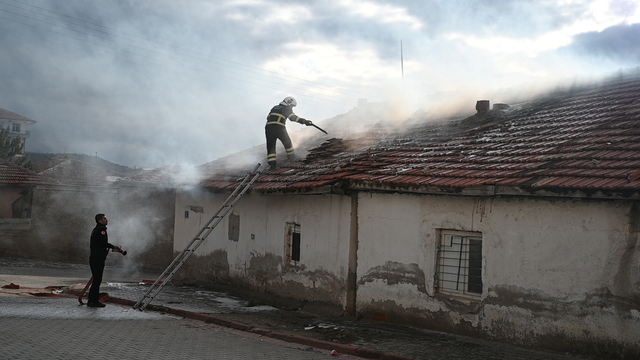 Kırıkkale'de müstakil evde çıkan yangında 1 kişi dumandan etkilendi