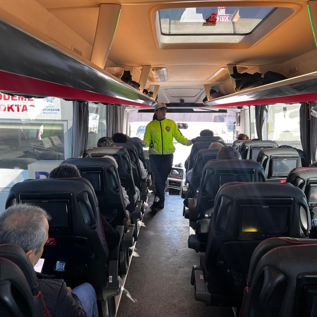 Aydın'da polis ekiplerinden terminalde hayati uyarı