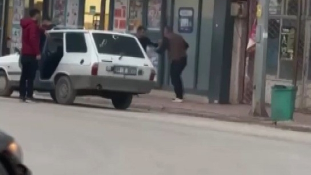 Tartıştığı kişiyi ayağından vurdu