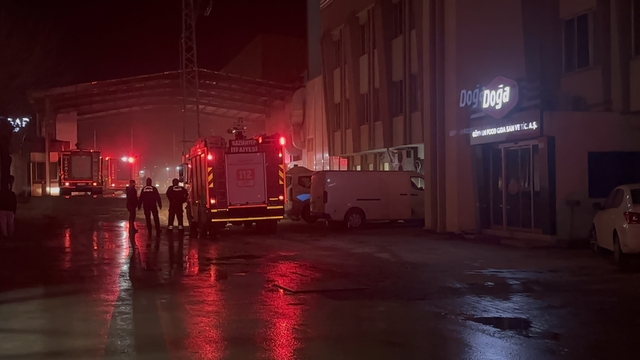 Gaziantep'te makarna fabrikasında yangın
Yangın, itfaiye ekiplerinin 3 saatlik müdahalesiyle kontrol altına alındı