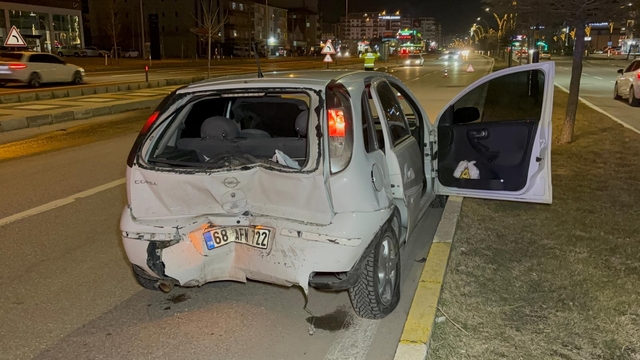 Aksaray'da iki otomobilin çarpıştığı kazada 6 kişi yaralandı