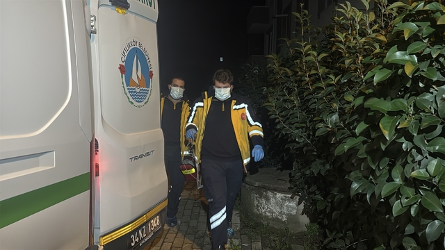 Emekli öğretmen evinde ölü bulundu