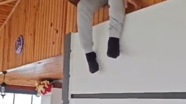 Yalova'da 27,6 yıl hapis cezası bulunan firari evinin tavanındaki gizli bölmede yakalandı