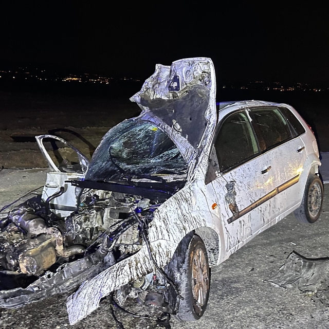 Adana'da iki otomobil çarpıştı: 2 yaralı