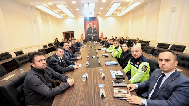 Vali Akbıyık başkanlığında 'Okul Güvenliği' toplantısı yapıldı