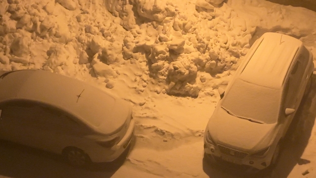 Yüksekova'da kar yağışı ve sis etkili oluyor