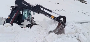 Aydınlar beldesinde karla mücadele çalışması sürüyor