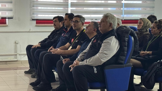 Afyonkarahisar'da hayvan arama kurtarma eğitimi düzenlendi