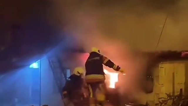 Mersin'de bir evin ambarında çıkan yangın korkuttu