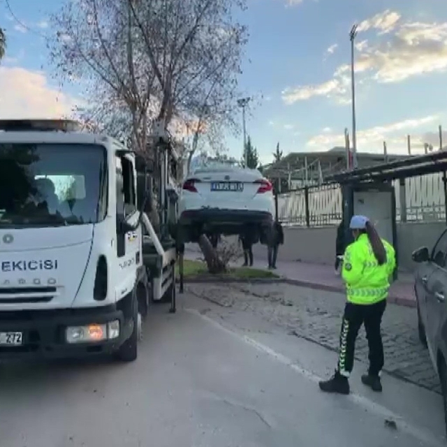 Adana'da hatalı park yapanlara toplam 233 bin TL ceza kesildi