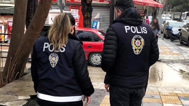 Polisten öğrencilerin yoğun olduğu bölgelerde denetim